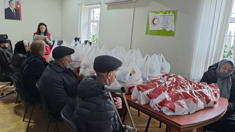 Adı bilinməyən şəxs ehtiyaclı ailələrə dəstək olub