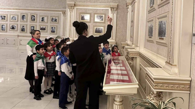 Məktəblilər Heydər Əliyev Mərkəzində ekskursiyada olublar