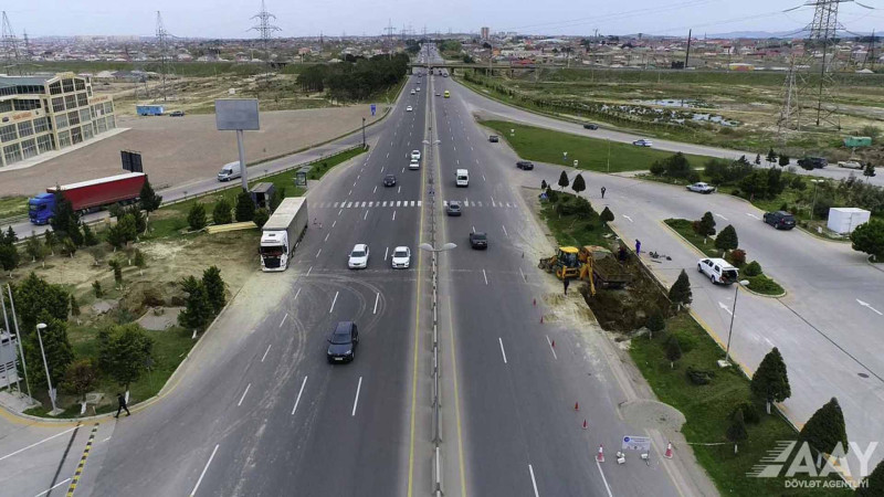 Bakı-Sumqayıt yolunda yerüstü piyada keçidi inşa olunur