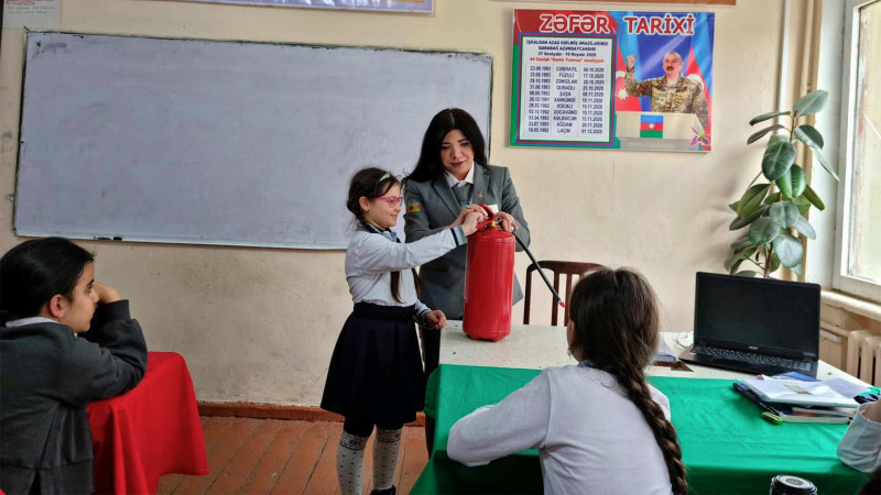 Məktəblilərin “dostları” təlim keçiriblər