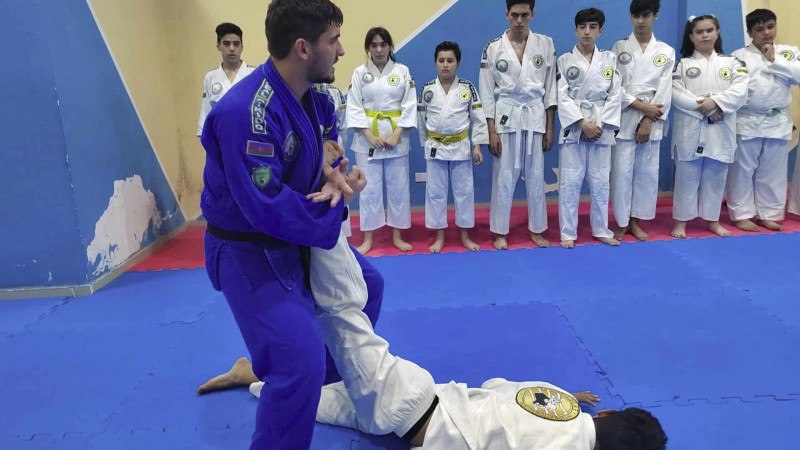 Real Aykido məşqçisi həvəskarlara təlim keçib