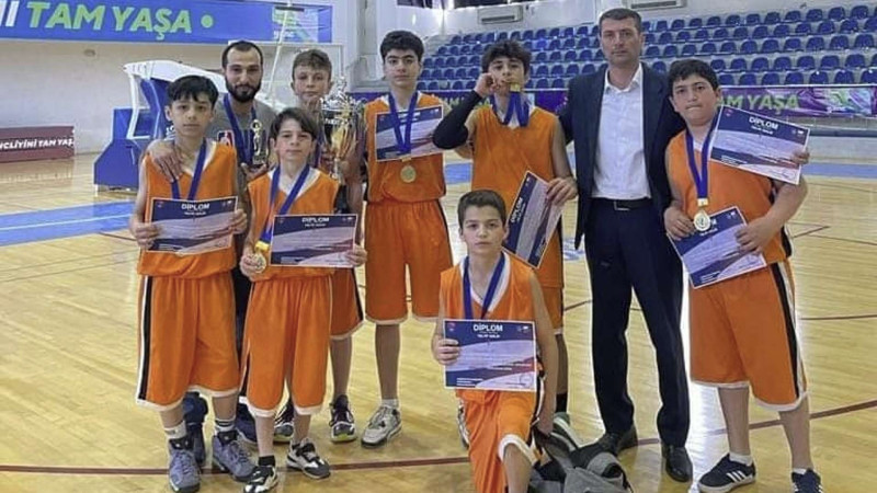 Yeniyetmə basketbolçularımız yarışın birincisi seçiliblər