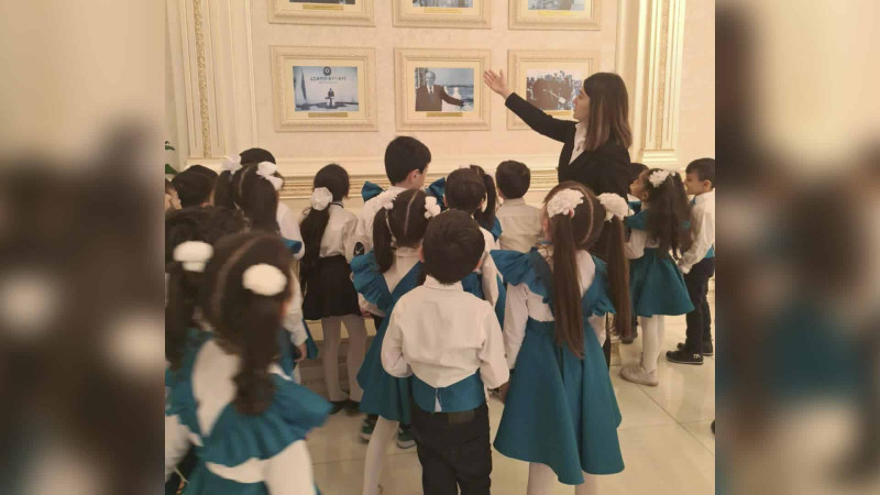 Məktəblilər Heydər Əliyev Mərkəzində ekskursiyada olublar