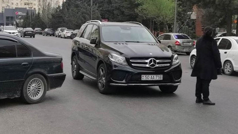 “AA” nömrəli maşının sürücüsü yol hərəkəti qaydasını pozub
