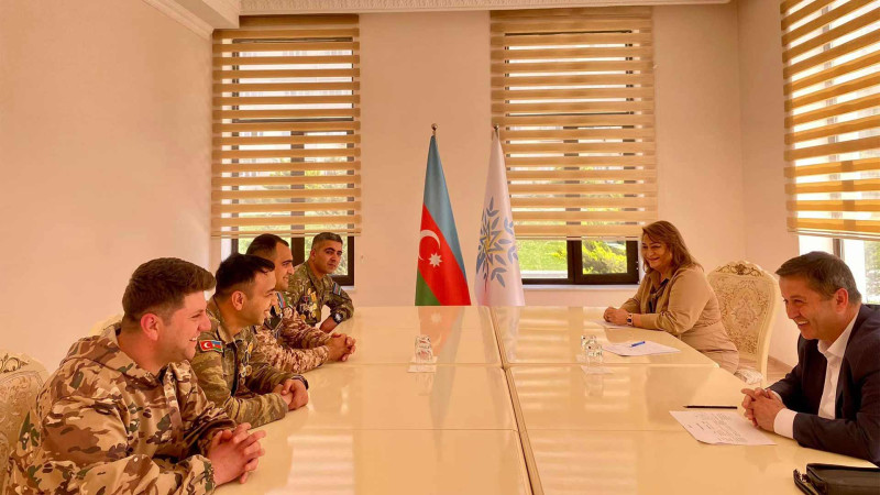 Deputat Hicran Hüseynova sakinlərin müraciətlərini dinləyib