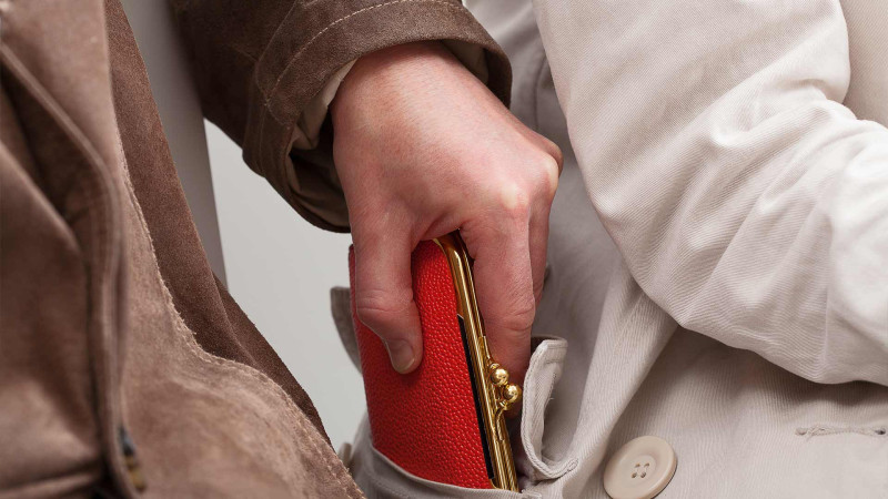 Sumqayıtda qadının pulu, qızılı və telefonu talanıb