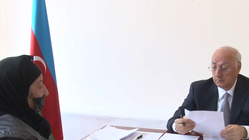 Zakir Fərəcov sakinlərin qayğıları ilə maraqlanıb