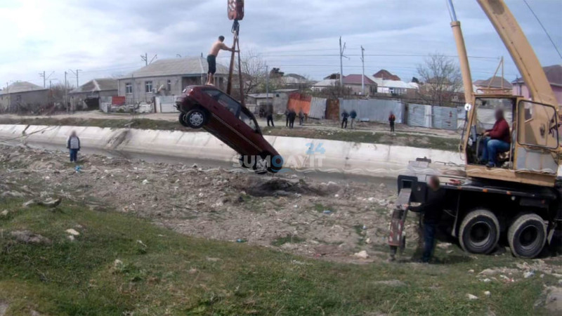 Evə gedən sürücü qayıdanda maşını kanalda tapıb