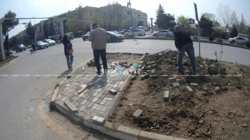 Sakinlərin təhlükəsizliyini təmin etməyən piyada keçidi təmir olunur