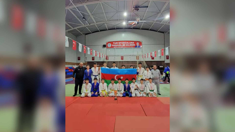 Yeniyetmə idmançılarımız beynəlxalq turnirdən medalla dönüblər