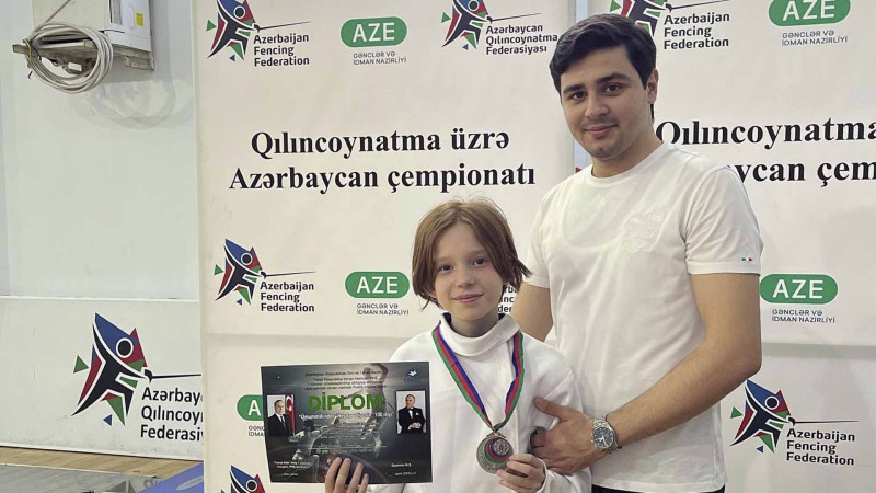 Yeniyetmə idmançımız qılıncoynatma üzrə çempionatın üçüncüsü olub