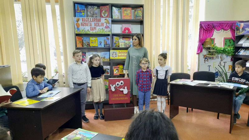 Kiçik yaşlı məktəblilər üçün əyləncəli mütaliə saatı təşkil olunub