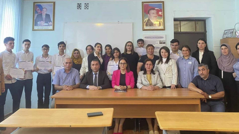 Bir qrup nizam-intizamlı tələbələrin valideynləri təltif olunublar