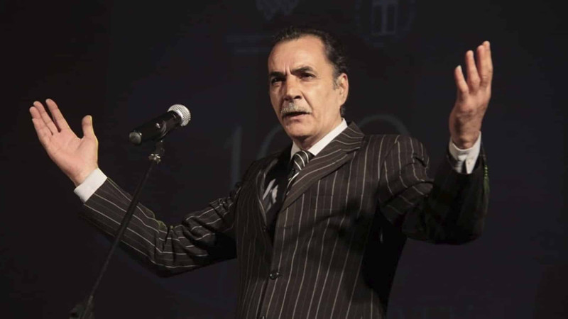 İzaməddin Bağırov Sən elə bir zirvəsən... bədii qiraət müsabiqəsində çıxış edib