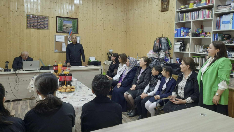 Bir qrup müəllim və şagird Poliqrafiya Mərkəzinə ekskursiya edib
