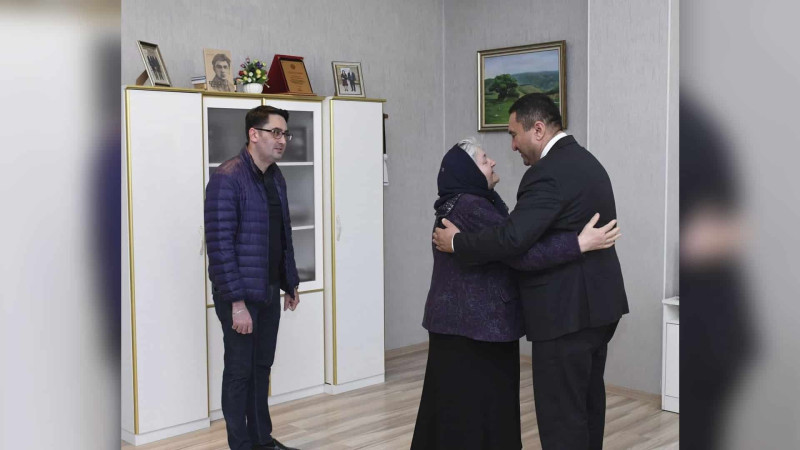 Deputat vətəndaşların müraciətlərini dinləyib