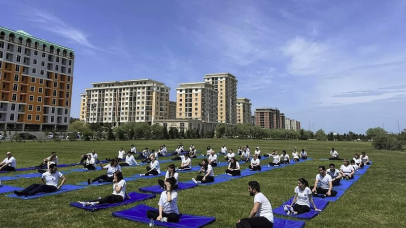 Sumqayıt Bulvarında yoqa festivalı təşkil olunub