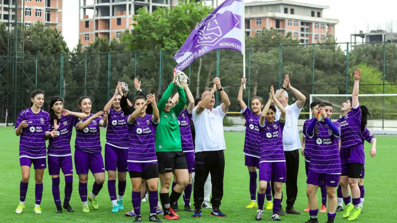 Qızlardan çempionluq yolunda böyük addım