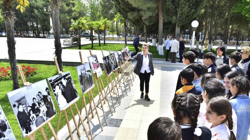 Ümummilli lider Heydər Əliyevə həsr olunan sərgi ziyarətçilərə təqdim olunub