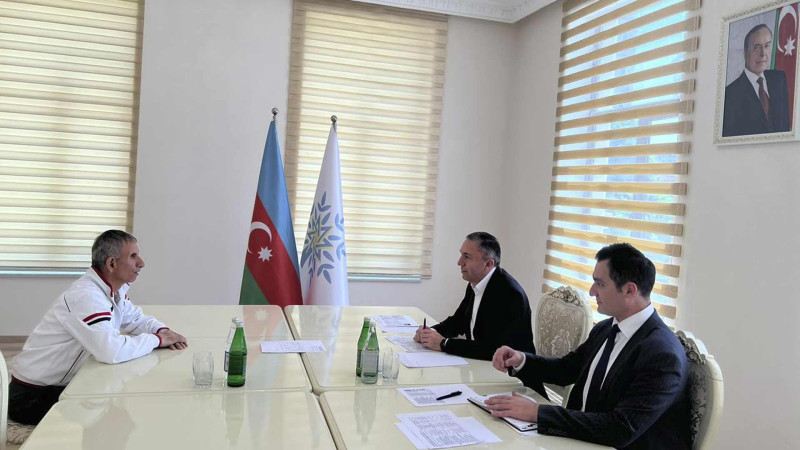 Deputat Tahir Mirkişili seçicilərin müraciətlərinə baxıb