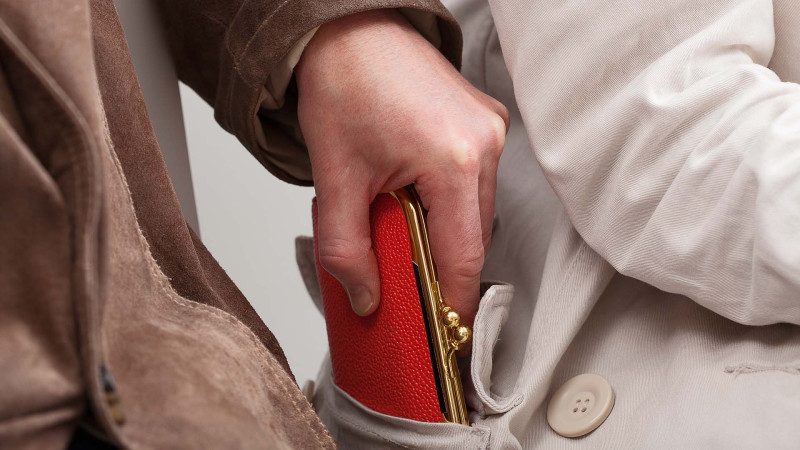 Bakı sakini qadına qarşı soyğunçuluq edib