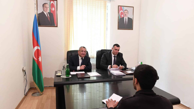 Dövlət Komitəsinin sədri sakinlərin müraciətlərini dinləyib