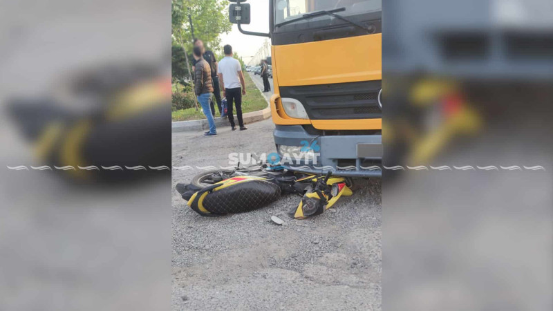 Sumqayıtda yük avtomobili mopedçini xəstəxanalıq edib