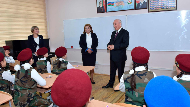 Zakir Fərəcov 23 nömrəli məktəbi ziyarət edib