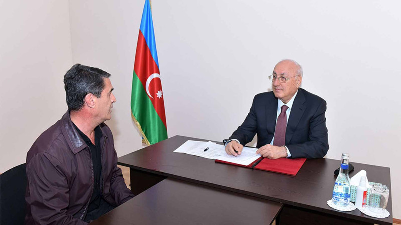İcra başçısı sakinləri qəbul edib