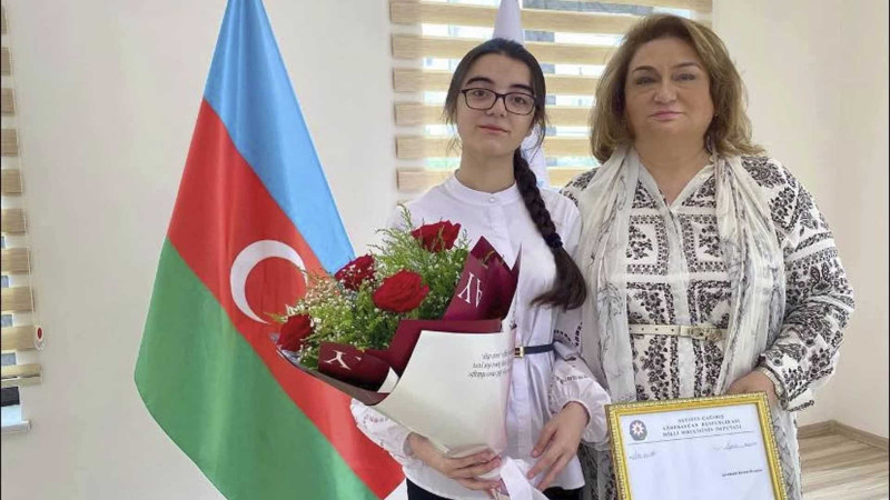 Deputat beynəlxalq məktəbə tam təqaüdlə qəbul olunan şagirdlə görüşüb