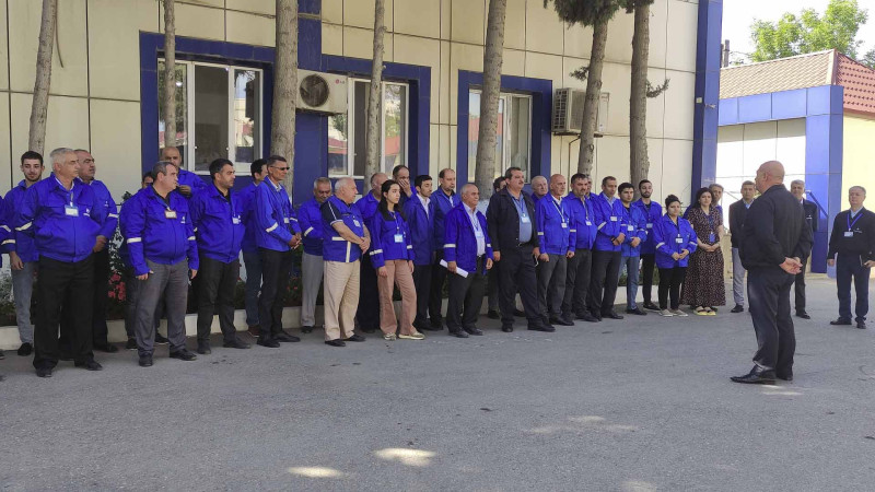 Qaz İstismar Sahəsinin rəhbəri işçilərin təkliflərini dinləyib
