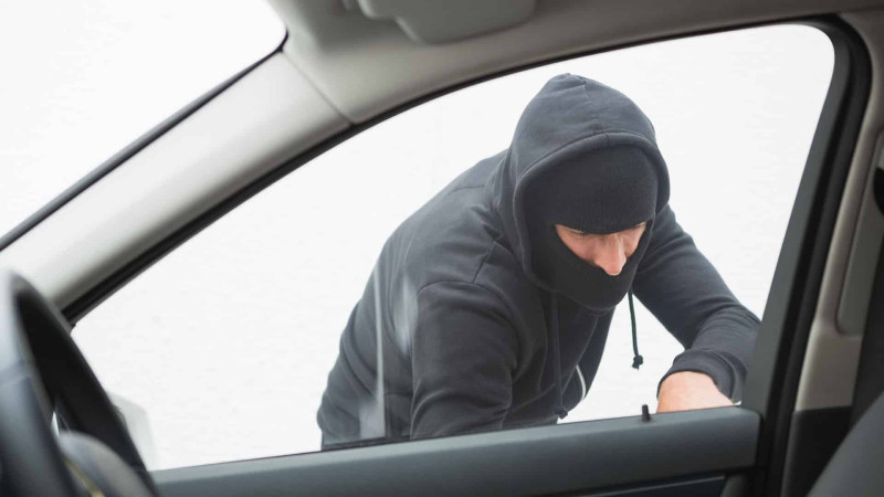 Sumqayıtda “Toyota” markalı avtomobil qaçırılıb