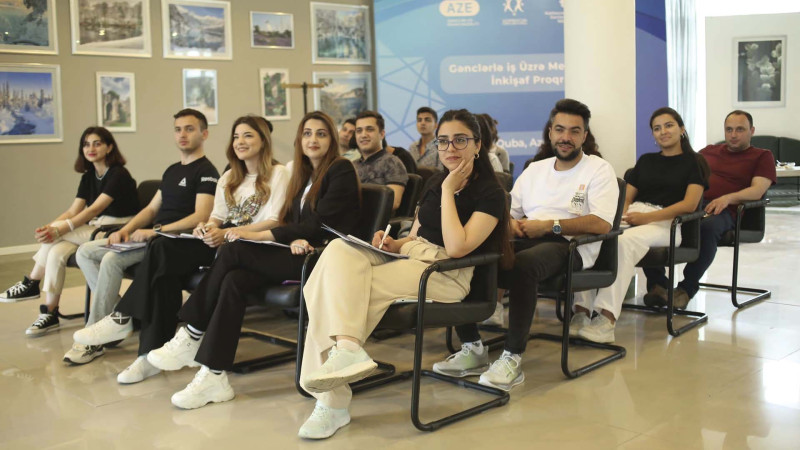 Sumqayıtlı gənc təlim kursuna qatılıb