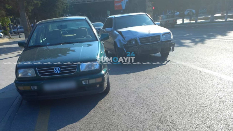 Sumqayıt İcra Hakimiyyətinin qarşısında avtoqəza baş verib