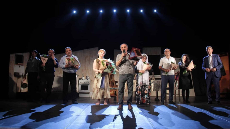 Sumqayıt Dövlət Dram Teatrı Bakı səhnəsində