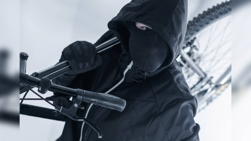 Yataqxananın girişində 2 velosiped oğurlanıb