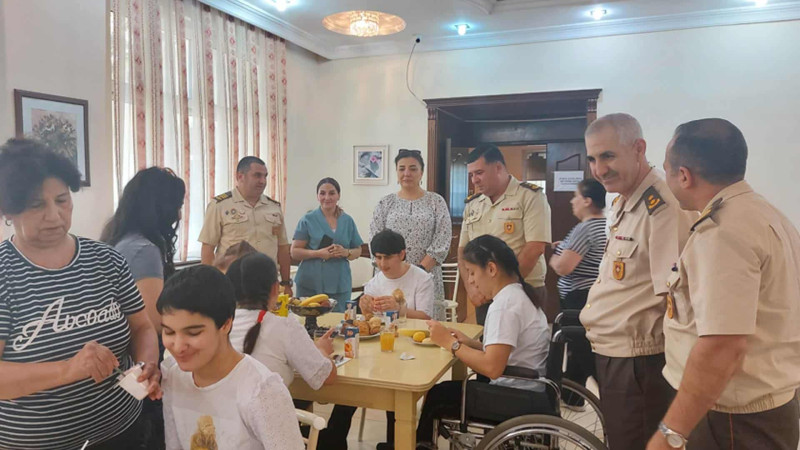 FHN-in əməkdaşları sağlamlıq imkanları məhdud uşaqları sevindiriblər