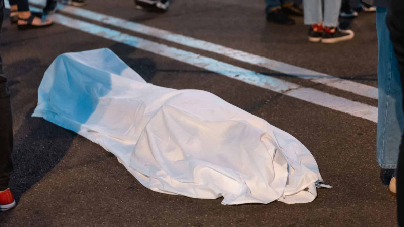Keçmiş məhkum özünü polis bölməsinin yanında yandırıb