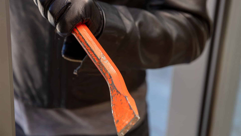 İnternet şirkətindən dəmir dirəklər oğurlanıb