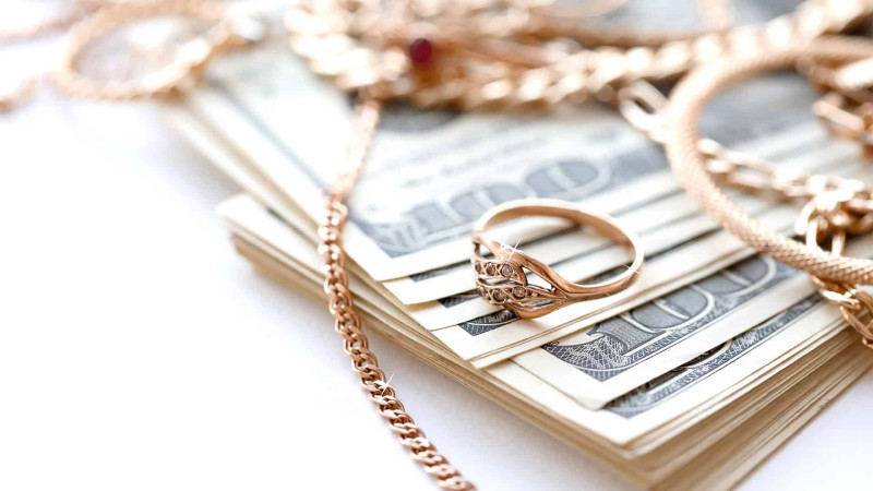 Lombarda saxta qızıl üzük qoyan şəxs tutulub