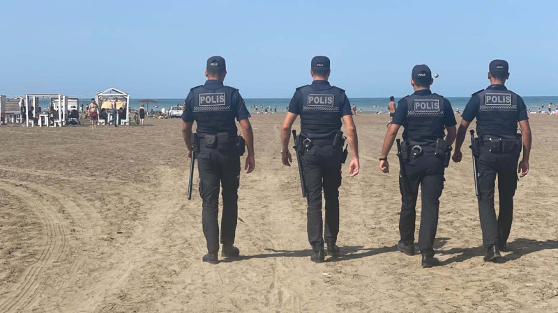 Polis əməkdaşları Novxanı çimərliyində fasiləsiz asayişi qoruyurlar