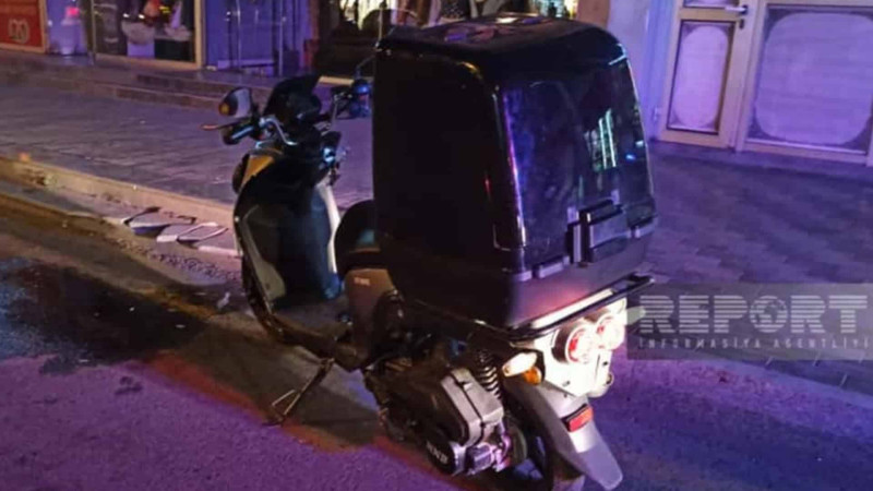 Sumqayıtda yolu keçən piyadanı moped vurub