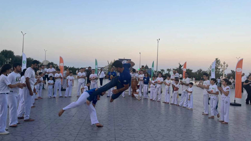 Bulvarda kapoeyra üzrə nümunəvi çıxışlar olub