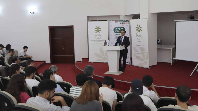 Kiçik qılıncoynadanlar şəhər birinciliyində mübarizə aparıblar