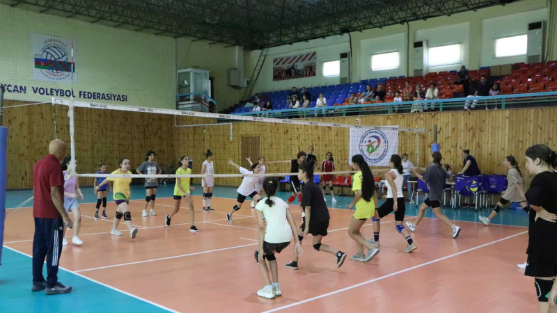 Voleybolçularımız federasiyanın seleksiya məşqlərinə qatılıblar