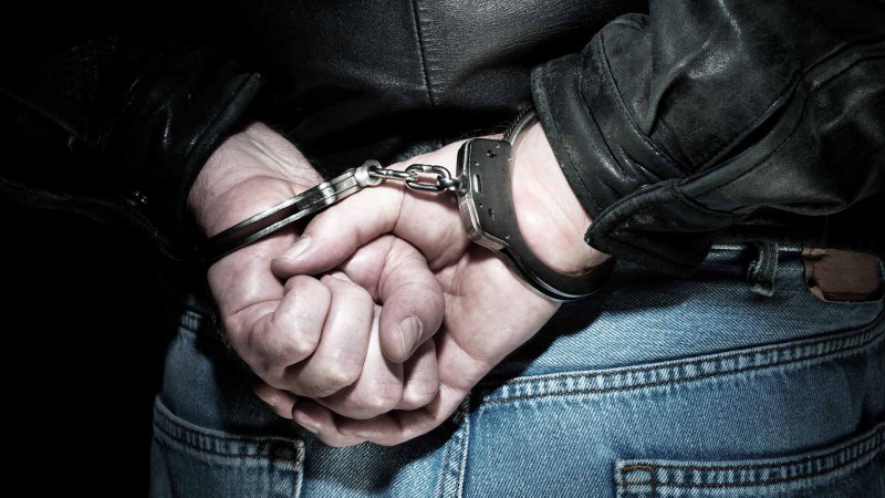 Qadının çantasını oğurlayan dəstə saxlanılıb