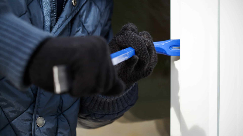 Anbar və avtomobil təmiri sexindən müxtəlif detallar oğurlanıb