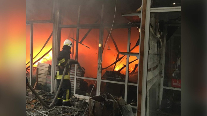 Sarayda köməkçi tikilidə yanğın olub