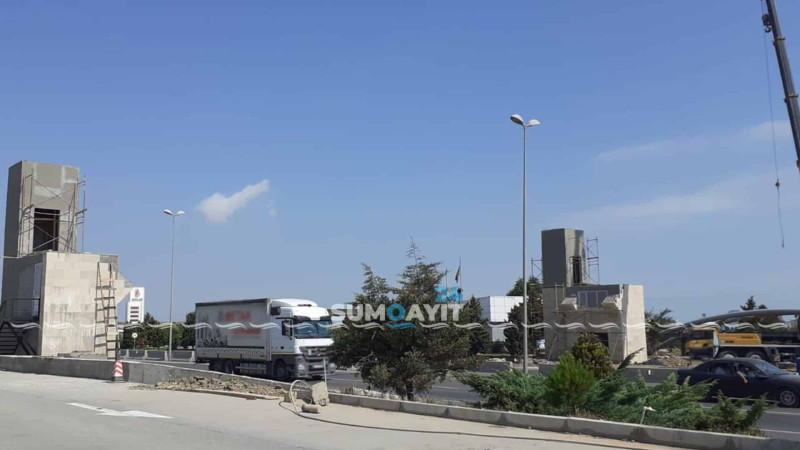 Bakı-Sumqayıt yolunda piyada keçidinin inşası davam edir