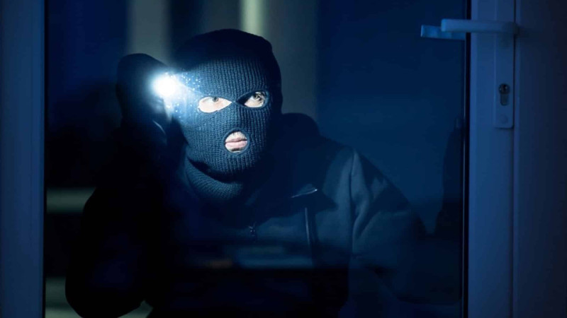 Sumqayıtda nazirliyin əməkdaşı qarət olunub